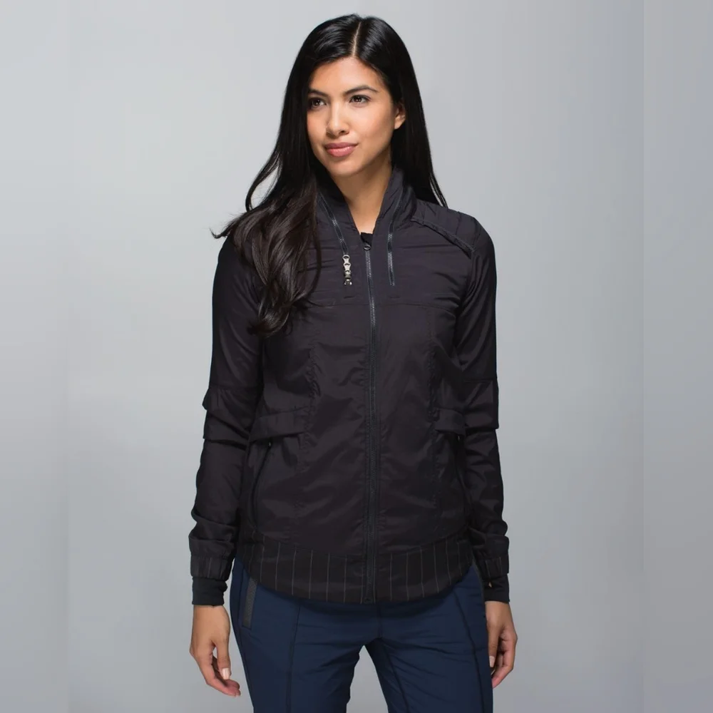 Lululemon Spring Forward Jacket (Black/Sea Stripe Reflective) Size 12
